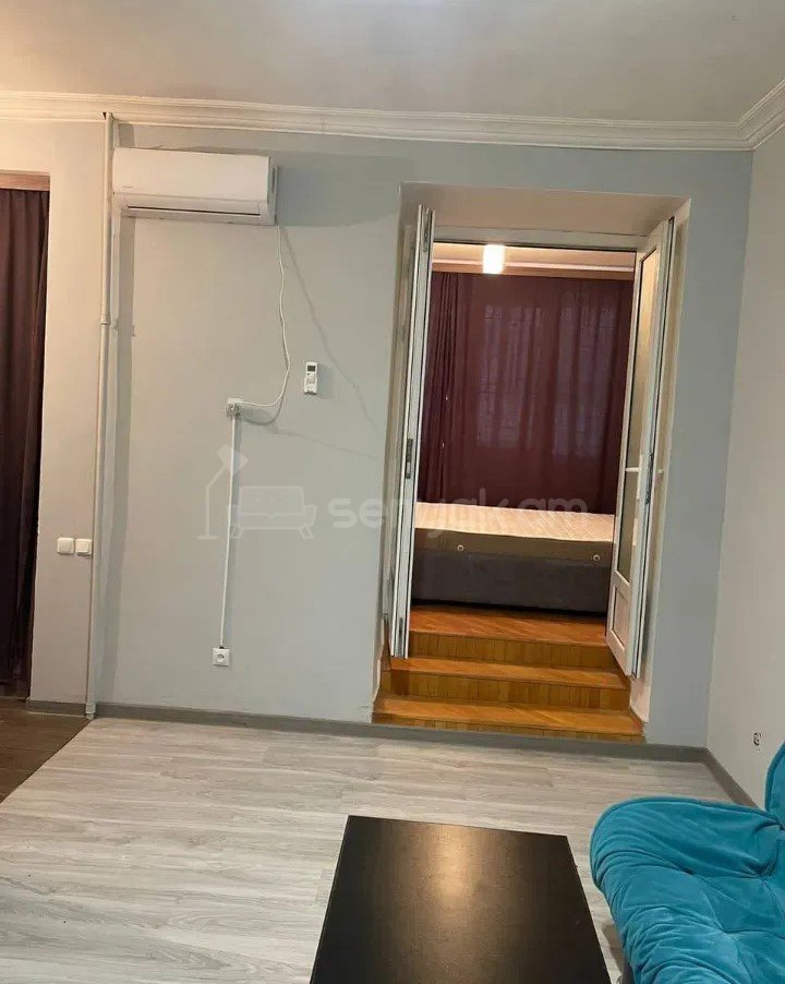 1 Սենյականոց Բնակարան Քարե Շենքում, 35քմ, 2/5 հարկ, Կապիտալ Վերանորոգված