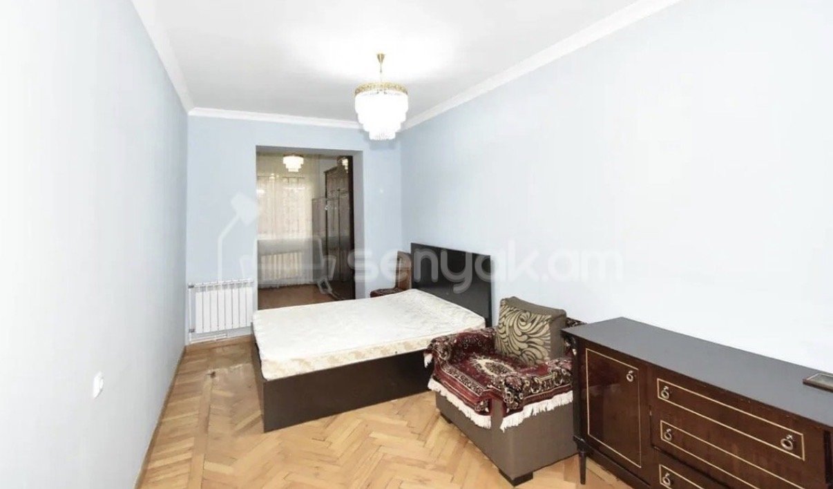 3 Սենյականոց Բնակարան Քարե Շենքում, 72քմ, 1/5 հարկ, Կապիտալ Վերանորոգված, Կահավորված