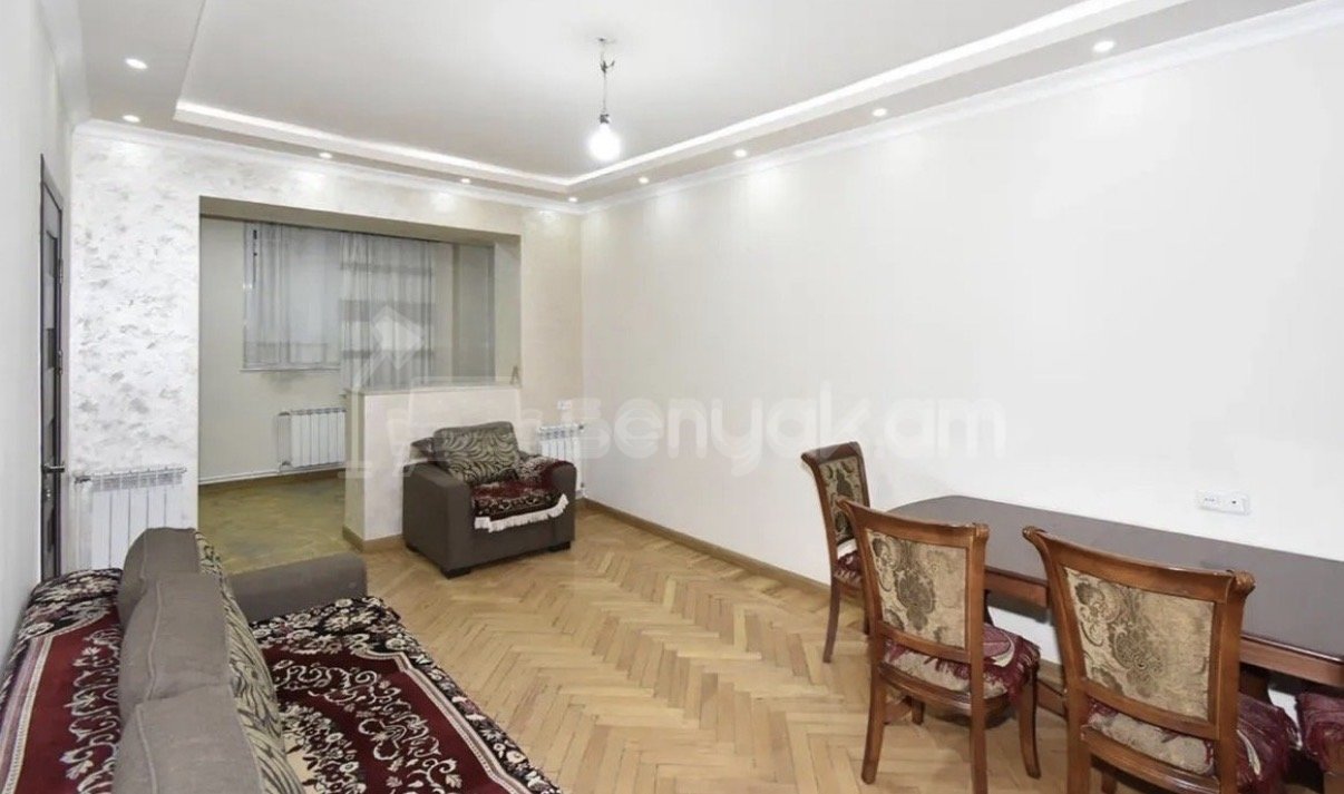 3 Սենյականոց Բնակարան Քարե Շենքում, 72քմ, 1/5 հարկ, Կապիտալ Վերանորոգված, Կահավորված