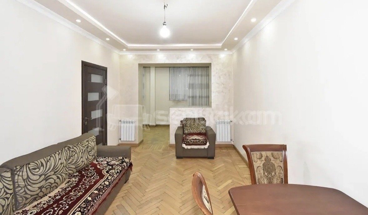 3 Սենյականոց Բնակարան Քարե Շենքում, 72քմ, 1/5 հարկ, Կապիտալ Վերանորոգված, Կահավորված