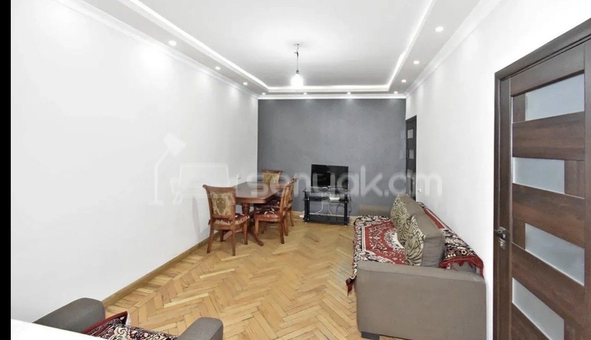 3 Սենյականոց Բնակարան Քարե Շենքում, 72քմ, 1/5 հարկ, Կապիտալ Վերանորոգված, Կահավորված