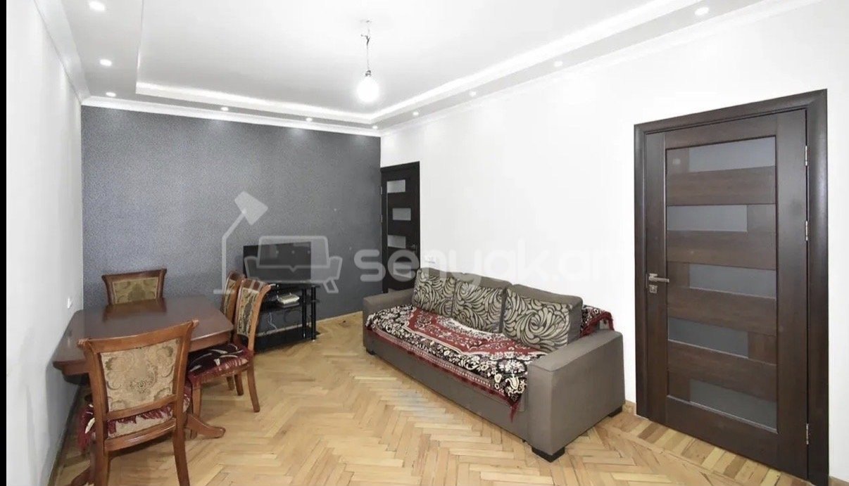 3 Սենյականոց Բնակարան Քարե Շենքում, 72քմ, 1/5 հարկ, Կապիտալ Վերանորոգված, Կահավորված