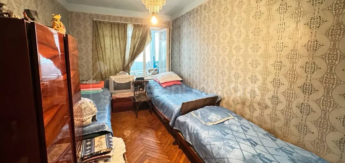3 Սենյականոց Բնակարան Քարե Շենքում, 76քմ, 3/5 հարկ, Պետական Վիճակում