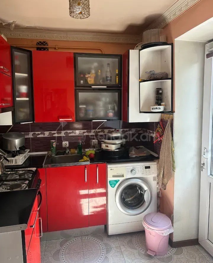 2 Սենյականոց Բնակարան Քարե Շենքում, 43քմ, 3/5 հարկ, Կապիտալ Վերանորոգված