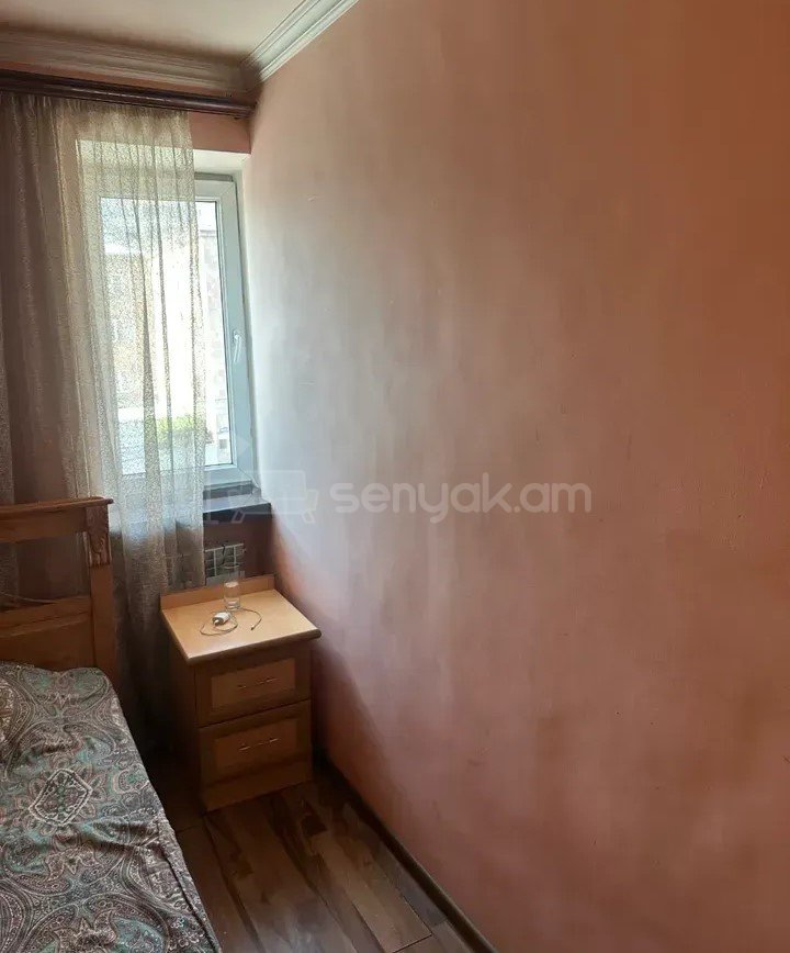2 Սենյականոց Բնակարան Քարե Շենքում, 43քմ, 3/5 հարկ, Կապիտալ Վերանորոգված