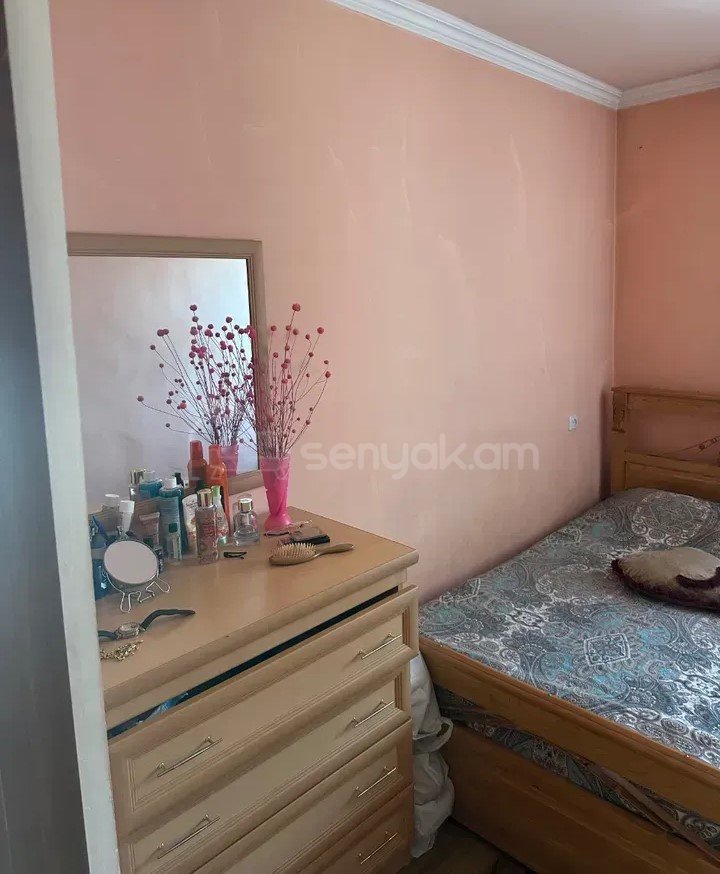 2 Սենյականոց Բնակարան Քարե Շենքում, 43քմ, 3/5 հարկ, Կապիտալ Վերանորոգված