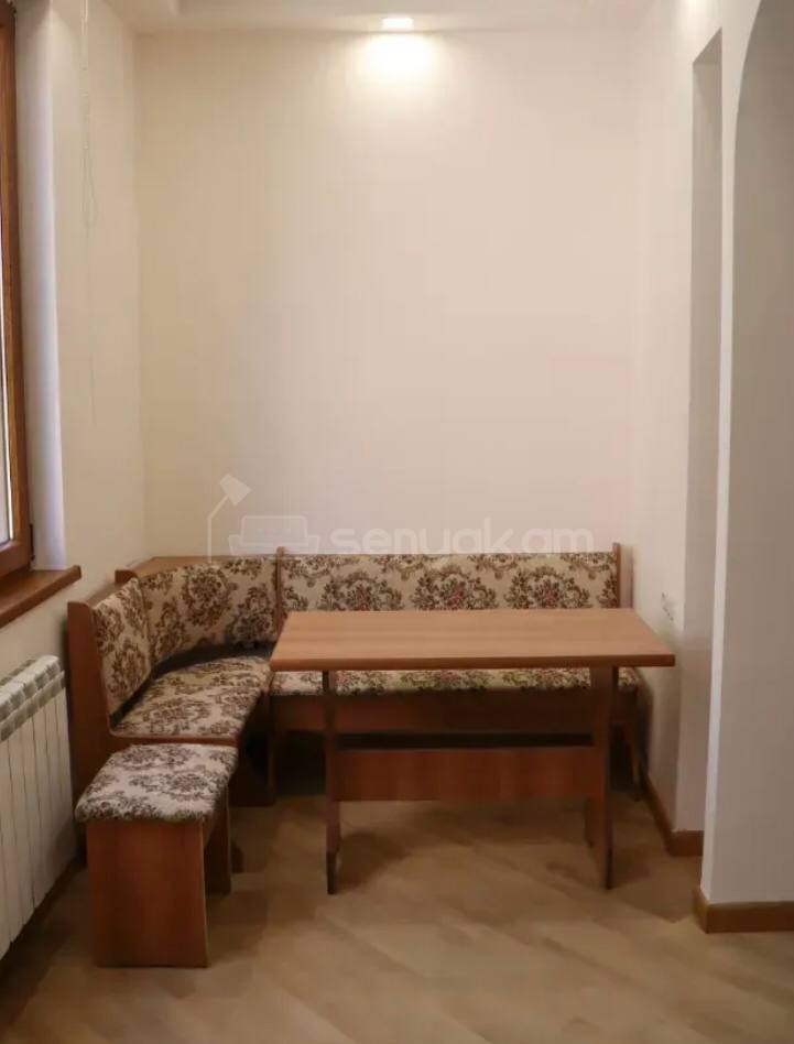 2 Սենյականոց Բնակարան Քարե Շենքում, 60քմ, 3/3 հարկ, Կոսմետիկ Վերանորոգված, Կահավորված, Արևկող