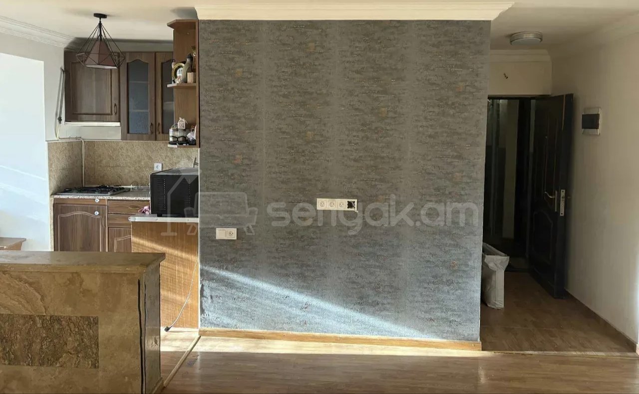 2 Սենյականոց Բնակարան Քարե Շենքում, 56քմ, 3/5 հարկ, Կապիտալ Վերանորոգված, Կահավորված, Արևկող