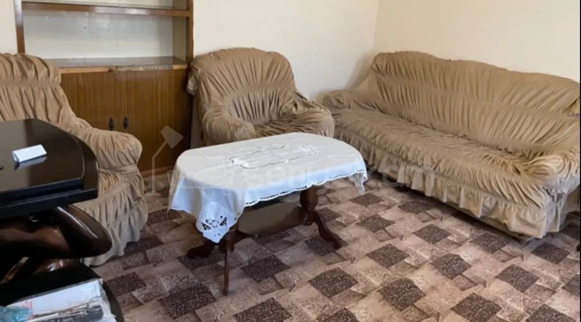 2 Սենյականոց Բնակարան Քարե Շենքում, 56քմ, 2/2 հարկ, Նորմալ Վիճակում, Կահավորված, Արևկող