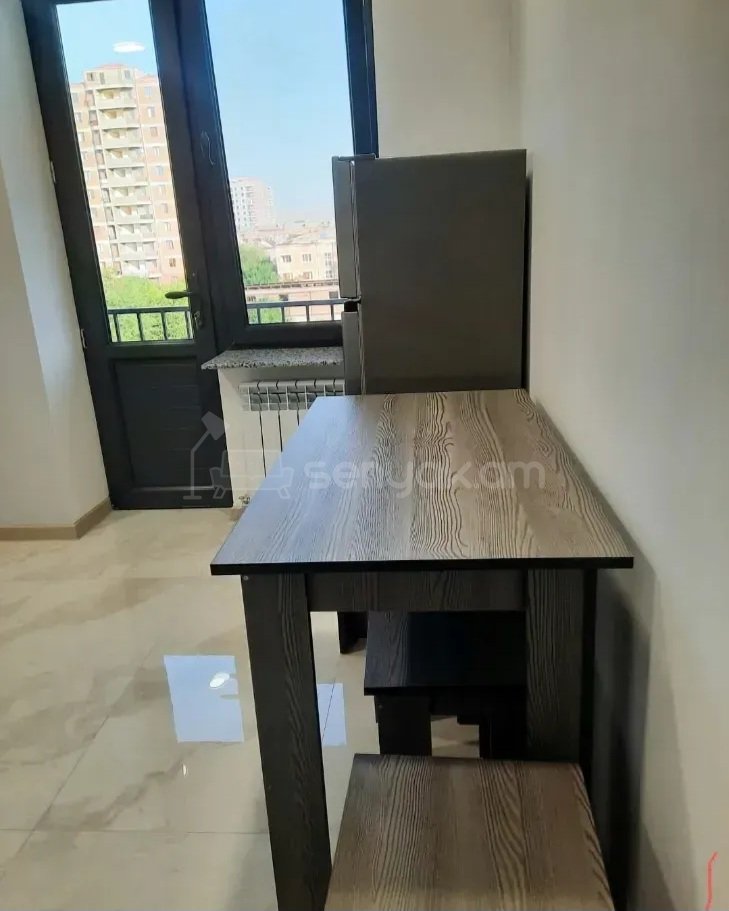 3 Սենյականոց Բնակարան Քարե Շենքում, 58քմ, 5/5 հարկ, Կապիտալ Վերանորոգված, Կահավորված