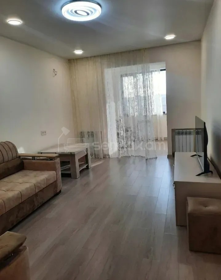 3 Սենյականոց Բնակարան Քարե Շենքում, 58քմ, 5/5 հարկ, Կապիտալ Վերանորոգված, Կահավորված