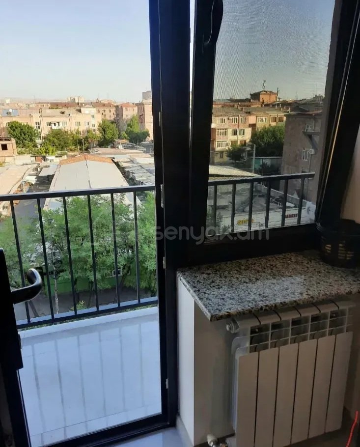 3 Սենյականոց Բնակարան Քարե Շենքում, 58քմ, 5/5 հարկ, Կապիտալ Վերանորոգված, Կահավորված