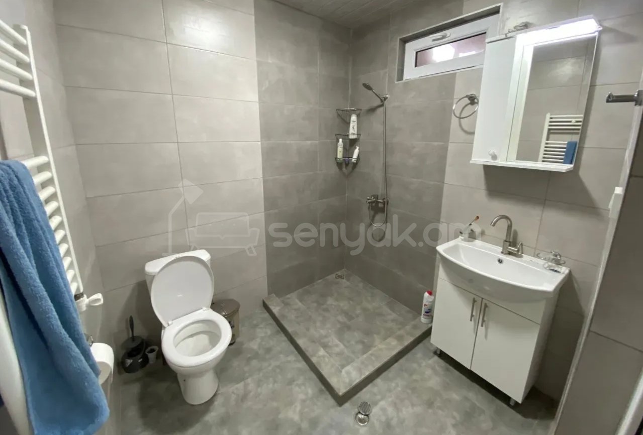 3 Սենյականոց Բնակարան Քարե Շենքում, 75քմ, 2/2 հարկ, Նորմալ Վիճակում, Կահավորված