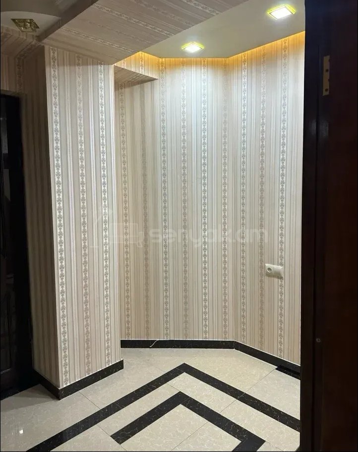 3 Սենյականոց Բնակարան Քարե Շենքում, 80քմ, 4/4 հարկ, Նորմալ Վիճակում, Կահավորված