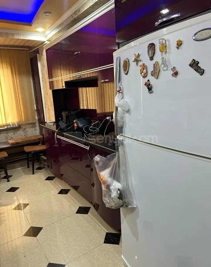 3 Սենյականոց Բնակարան Քարե Շենքում, 80քմ, 4/4 հարկ, Նորմալ Վիճակում, Կահավորված