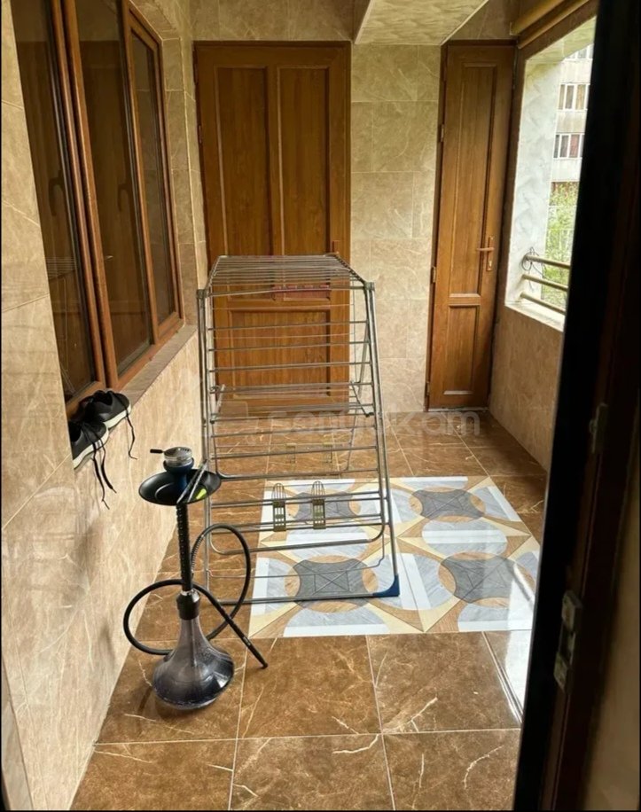 3 Սենյականոց Բնակարան Քարե Շենքում, 80քմ, 4/4 հարկ, Նորմալ Վիճակում, Կահավորված