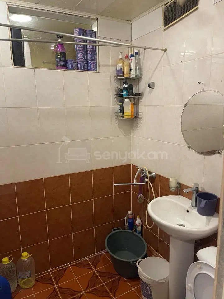 3 Սենյականոց Բնակարան Քարե Շենքում, 60քմ, 3/5 հարկ, Կոսմետիկ Վերանորոգված