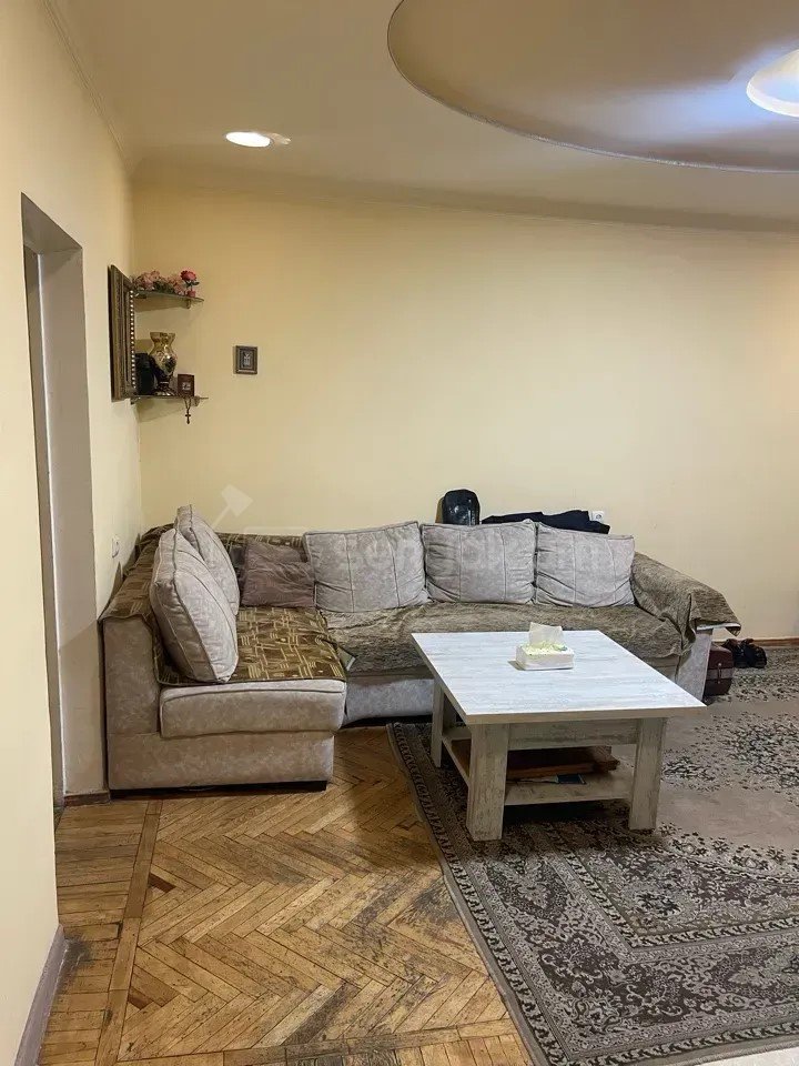 3 Սենյականոց Բնակարան Քարե Շենքում, 60քմ, 3/5 հարկ, Կոսմետիկ Վերանորոգված