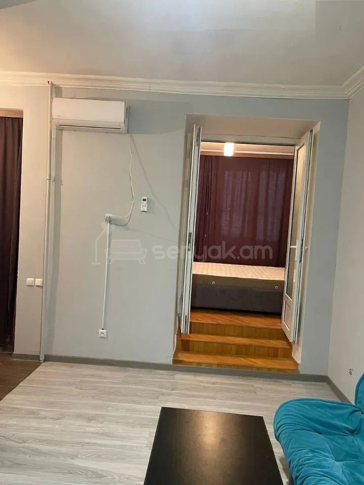 2 Սենյականոց Բնակարան Քարե Շենքում, 35քմ, 2/5 հարկ, Կապիտալ Վերանորոգված