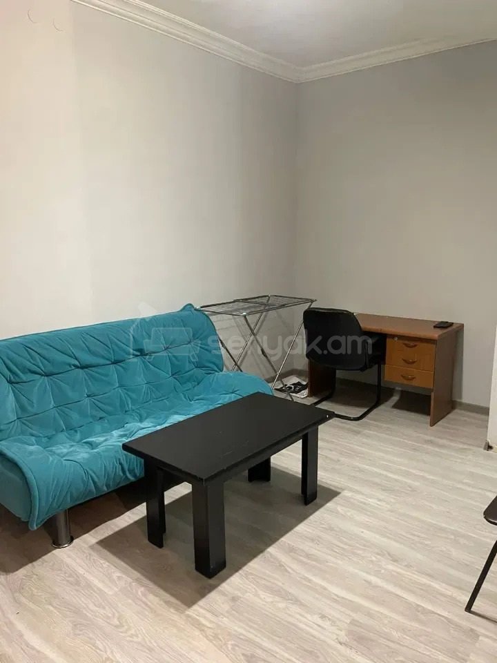 2 Սենյականոց Բնակարան Քարե Շենքում, 35քմ, 2/5 հարկ, Կապիտալ Վերանորոգված