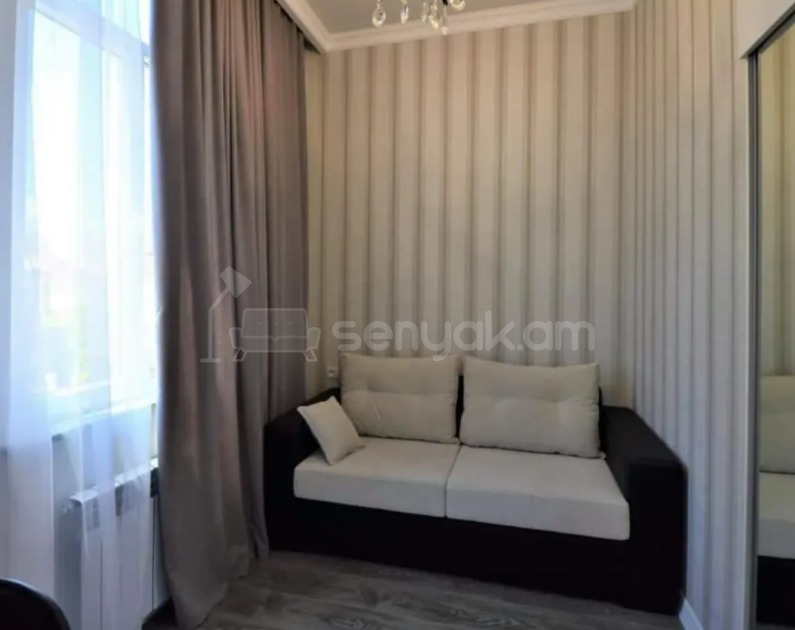 3 Սենյականոց Բնակարան Քարե Շենքում, 70քմ, 5/5 հարկ, Կապիտալ Վերանորոգված
