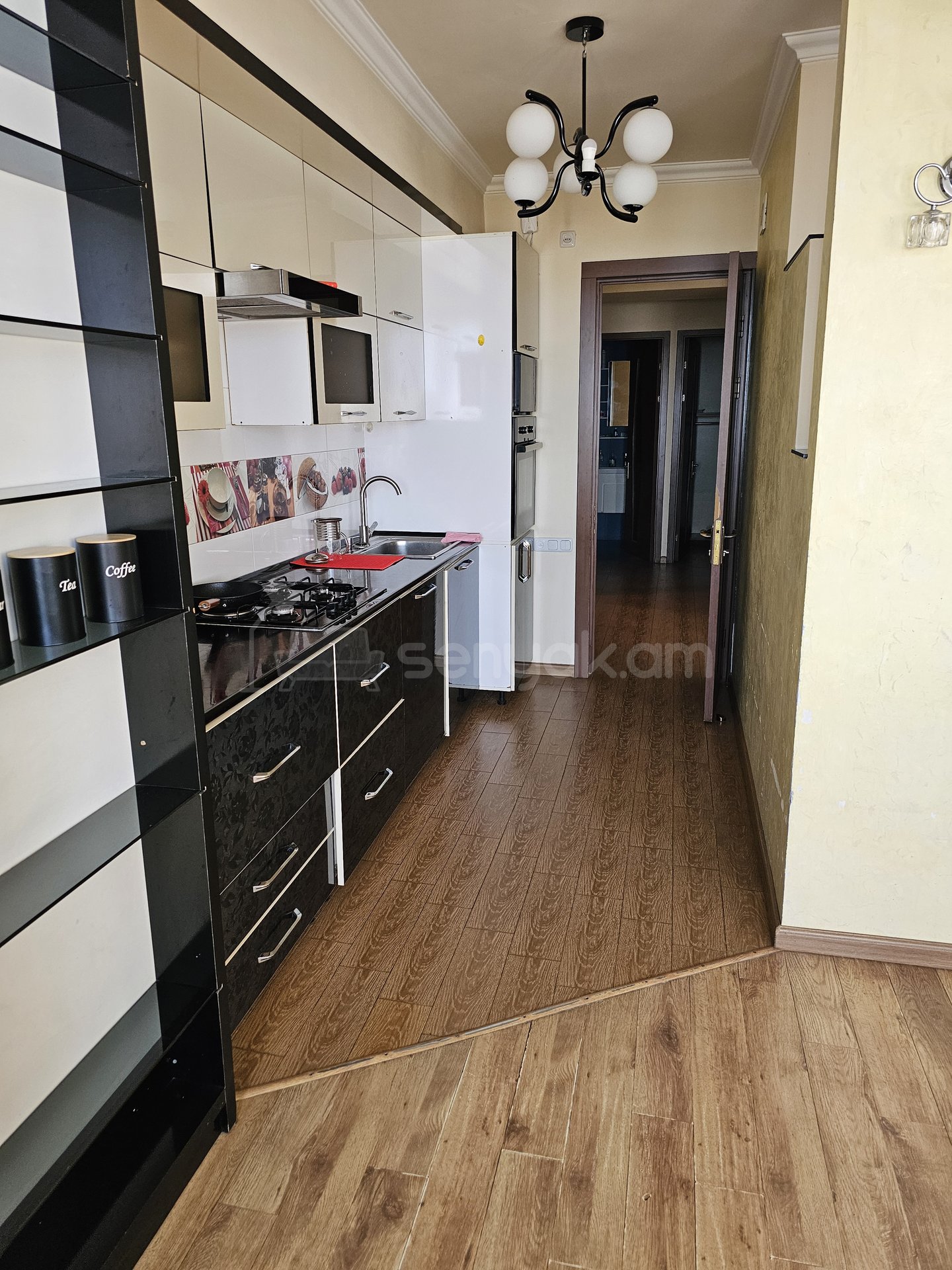 3 Սենյականոց Բնակարան, 85քմ, 9/16 հարկ, Կապիտալ Վերանորոգված, Կահավորված