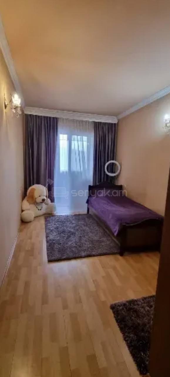 5 Սենյականոց Բնակարան Քարե Շենքում, 105քմ, 4/5 հարկ, Կապիտալ Վերանորոգված