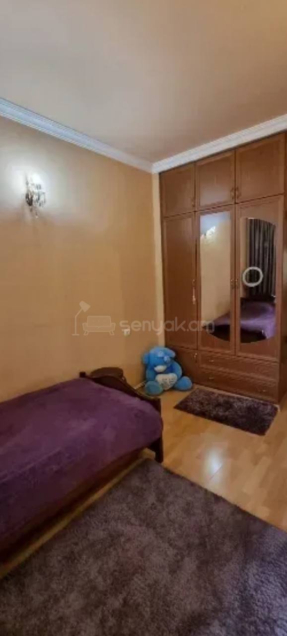 5 Սենյականոց Բնակարան Քարե Շենքում, 105քմ, 4/5 հարկ, Կապիտալ Վերանորոգված