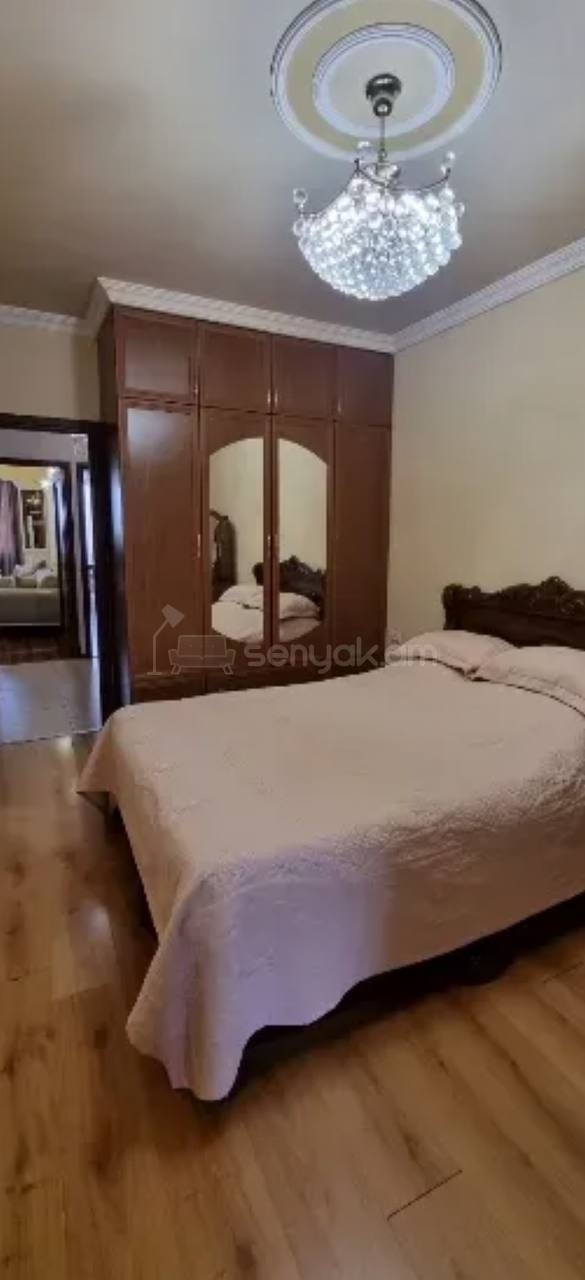 5 Սենյականոց Բնակարան Քարե Շենքում, 105քմ, 4/5 հարկ, Կապիտալ Վերանորոգված