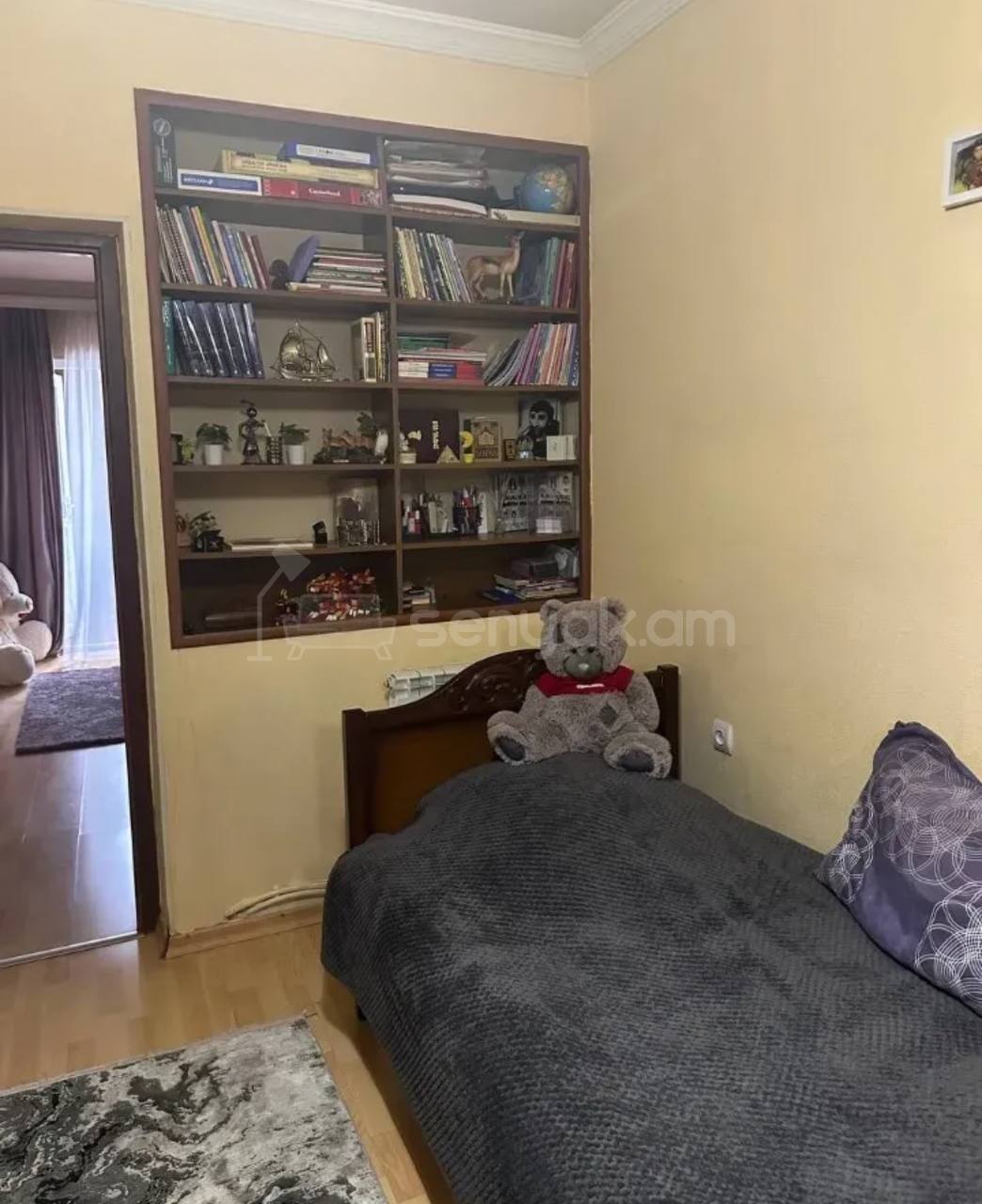 5 Սենյականոց Բնակարան Քարե Շենքում, 105քմ, 4/5 հարկ, Կապիտալ Վերանորոգված
