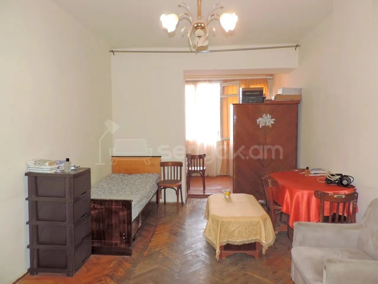 1 Սենյականոց Բնակարան Քարե Շենքում, 38քմ, 3/5 հարկ, Պետական Վիճակում
