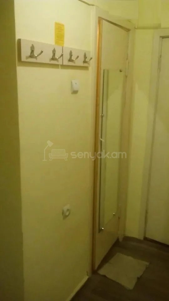 1 Սենյականոց Բնակարան Քարե Շենքում, 38քմ, 3/5 հարկ, Պետական Վիճակում
