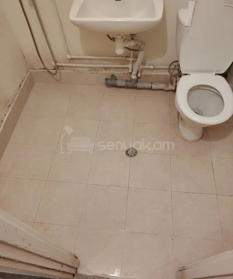1 Սենյականոց Բնակարան Քարե Շենքում, 38քմ, 3/5 հարկ, Պետական Վիճակում