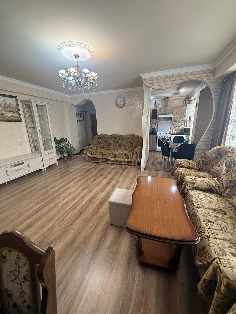 3 Սենյականոց Բնակարան, 72քմ, 3/9 հարկ, Նորմալ Վիճակում, Կահավորված
