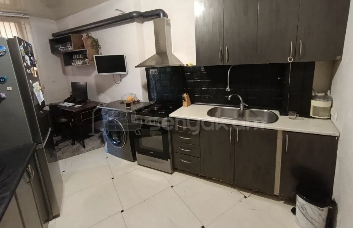 3 Սենյականոց Բնակարան Քարե Շենքում, 92քմ, 5/16 հարկ, Կապիտալ Վերանորոգված, Կահավորված