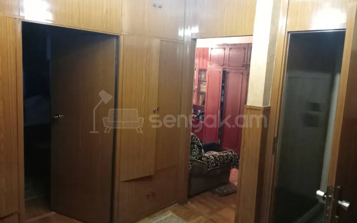 3 Սենյականոց Բնակարան Քարե Շենքում, 64քմ, 5/5 հարկ, Նորմալ Վիճակում