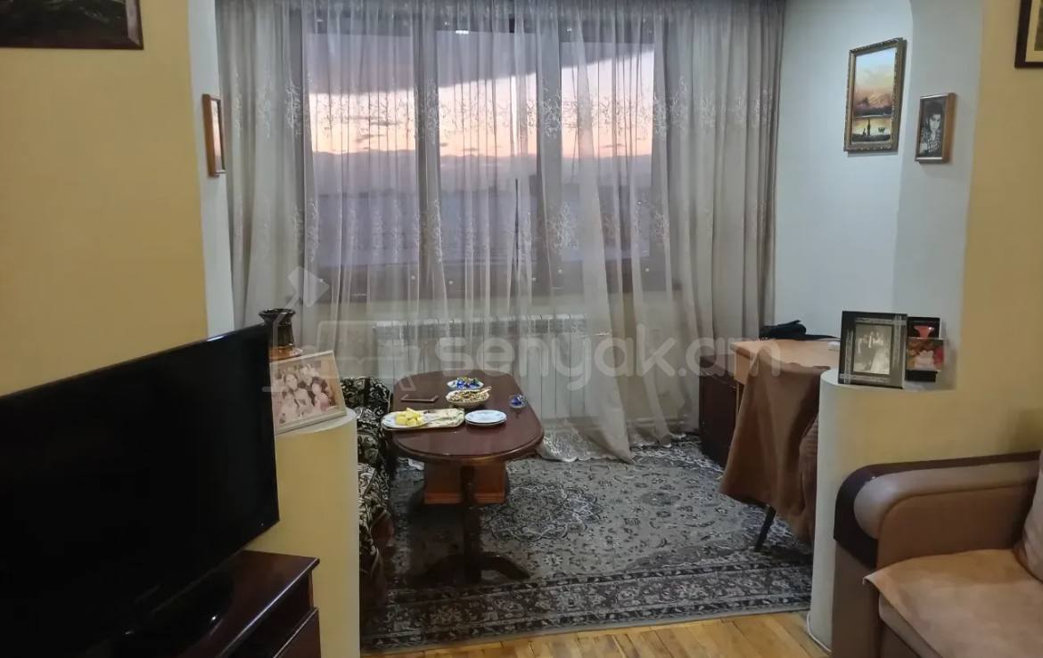 3 Սենյականոց Բնակարան Քարե Շենքում, 64քմ, 5/5 հարկ, Նորմալ Վիճակում