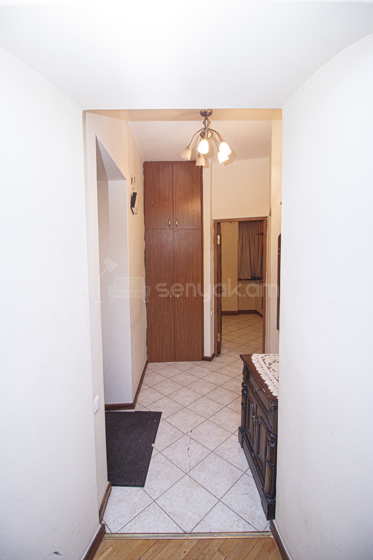 3 Սենյականոց Բնակարան Քարե Շենքում, 75քմ, 2/4 հարկ, Կապիտալ Վերանորոգված, Կահավորված, Արևկող