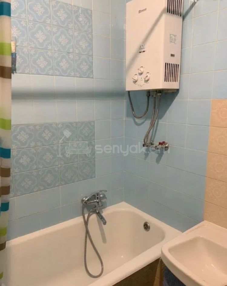 3 Սենյականոց Բնակարան Քարե Շենքում, 80քմ, 4/5 հարկ, Պետական Վիճակում