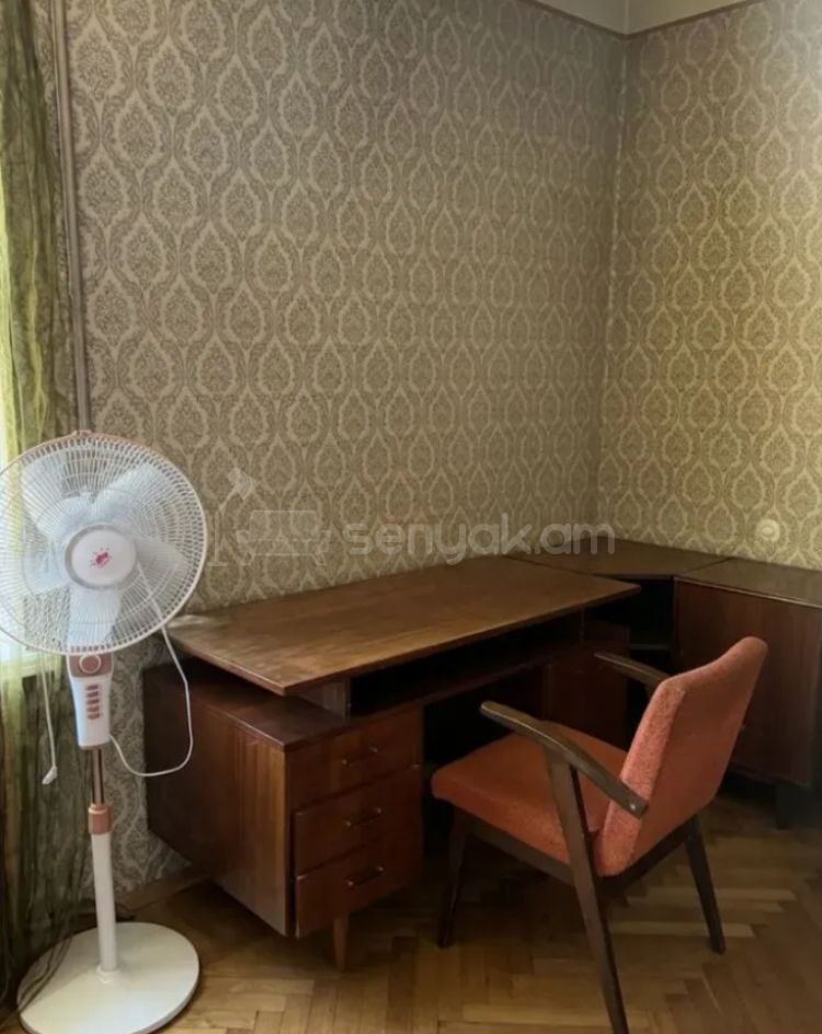 3 Սենյականոց Բնակարան Քարե Շենքում, 80քմ, 4/5 հարկ, Պետական Վիճակում
