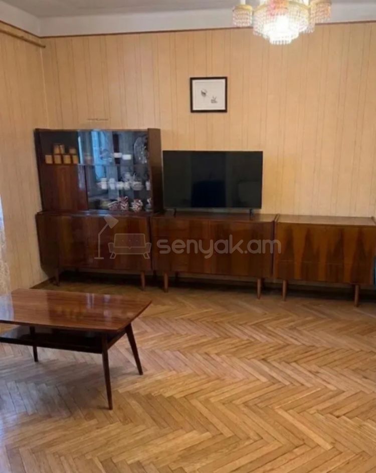 3 Սենյականոց Բնակարան Քարե Շենքում, 80քմ, 4/5 հարկ, Պետական Վիճակում