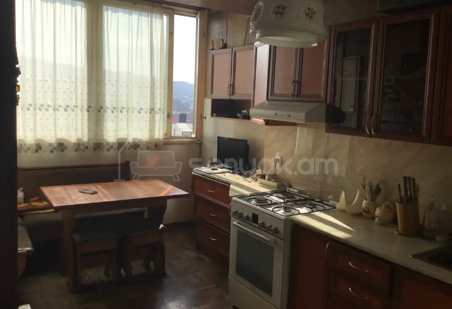 2 Սենյականոց Բնակարան Քարե Շենքում, 45քմ, 2/3 հարկ, Պետական Վիճակում