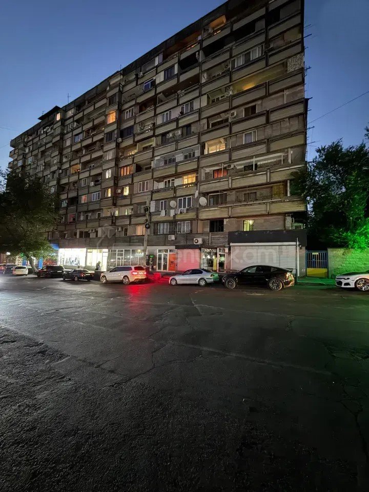 3 Սենյականոց Բնակարան, 96քմ, 2/10 հարկ, Պետական Վիճակում