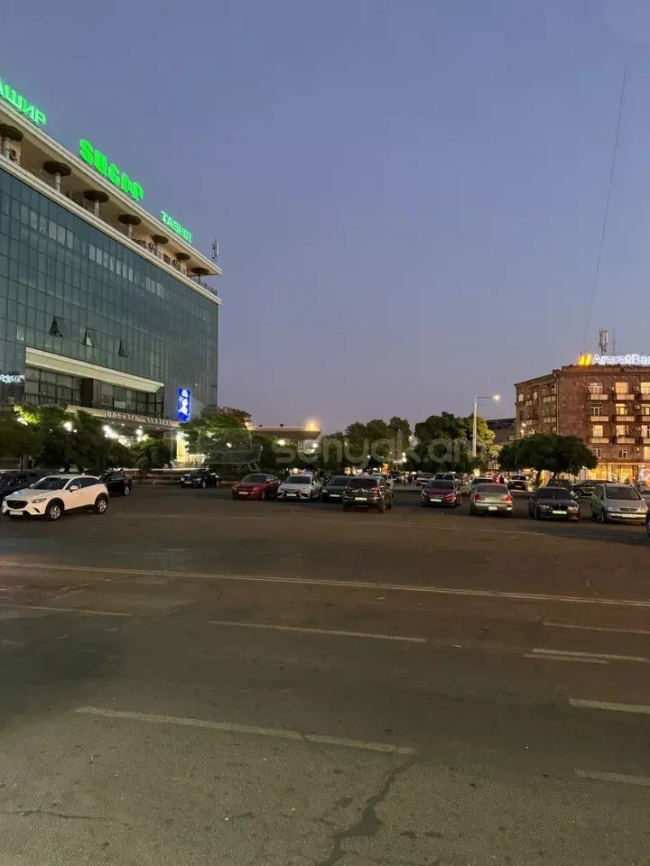 3 Սենյականոց Բնակարան, 96քմ, 2/10 հարկ, Պետական Վիճակում