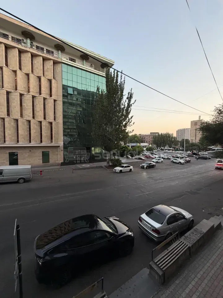 3 Սենյականոց Բնակարան, 96քմ, 2/10 հարկ, Պետական Վիճակում