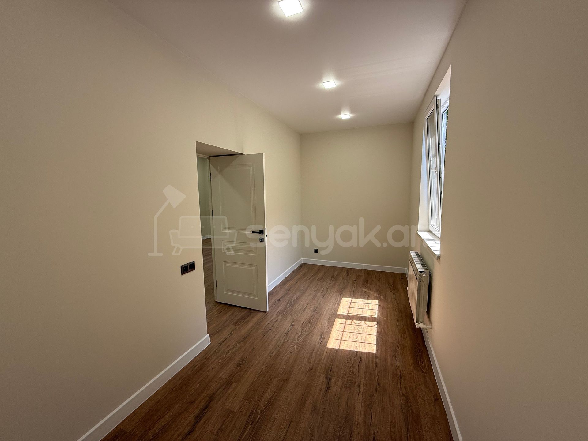 3 Սենյականոց Բնակարան Քարե Շենքում, 63քմ, 1/3 հարկ, Կապիտալ Վերանորոգված