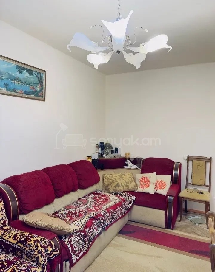 2 Սենյականոց Բնակարան Քարե Շենքում, 45քմ, 3/5 հարկ, Նորմալ Վիճակում