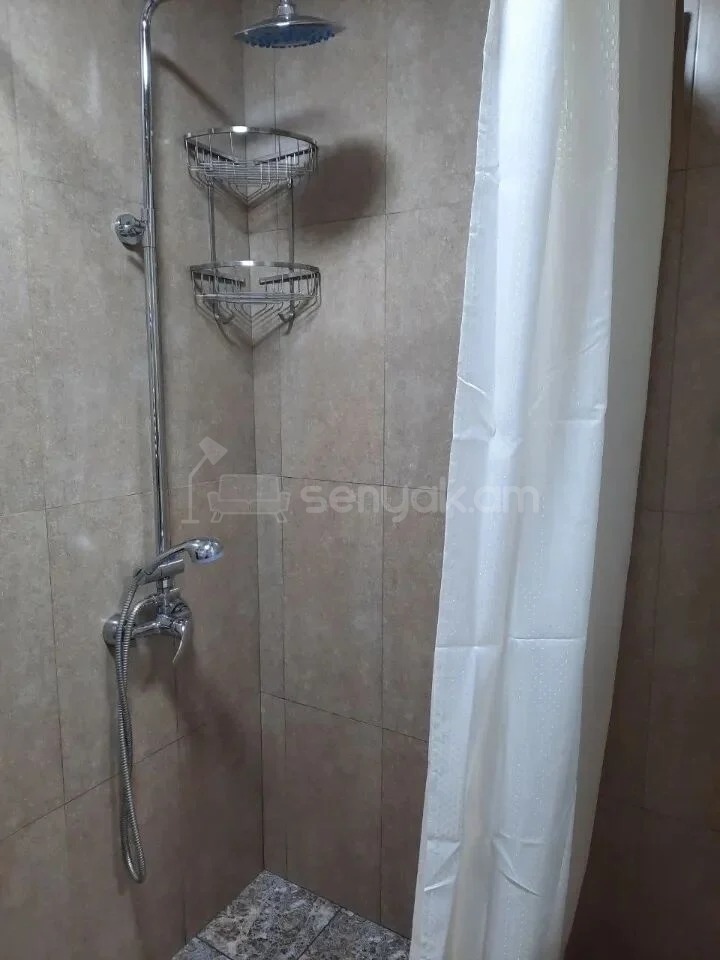 1 Սենյականոց Բնակարան Քարե Շենքում, 43քմ, 4/5 հարկ, Կապիտալ Վերանորոգված