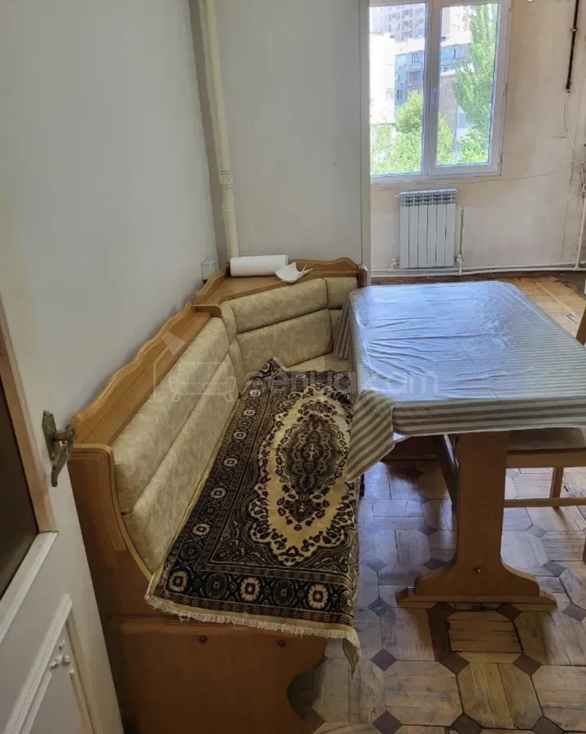 2 Սենյականոց Բնակարան Քարե Շենքում, 74քմ, 3/5 հարկ, Նորմալ Վիճակում, Կահավորված, Արևկող
