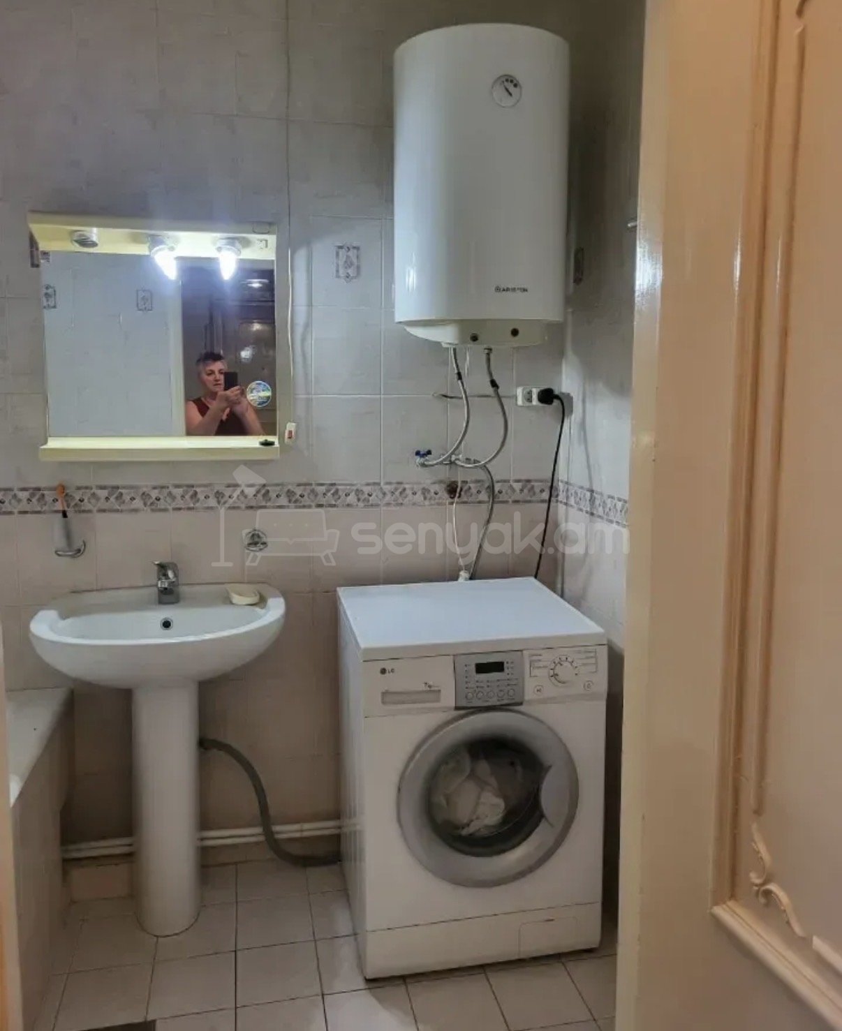 2 Սենյականոց Բնակարան Քարե Շենքում, 74քմ, 3/5 հարկ, Նորմալ Վիճակում, Կահավորված, Արևկող
